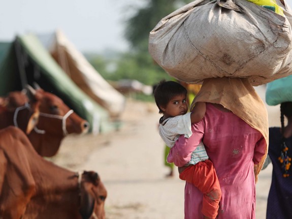 Barn drabbat av klimatförändringar i Pakistan