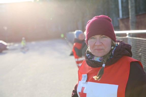 I Malmö har Röda Korset en cykelskola. Sara Tellander är volontär.